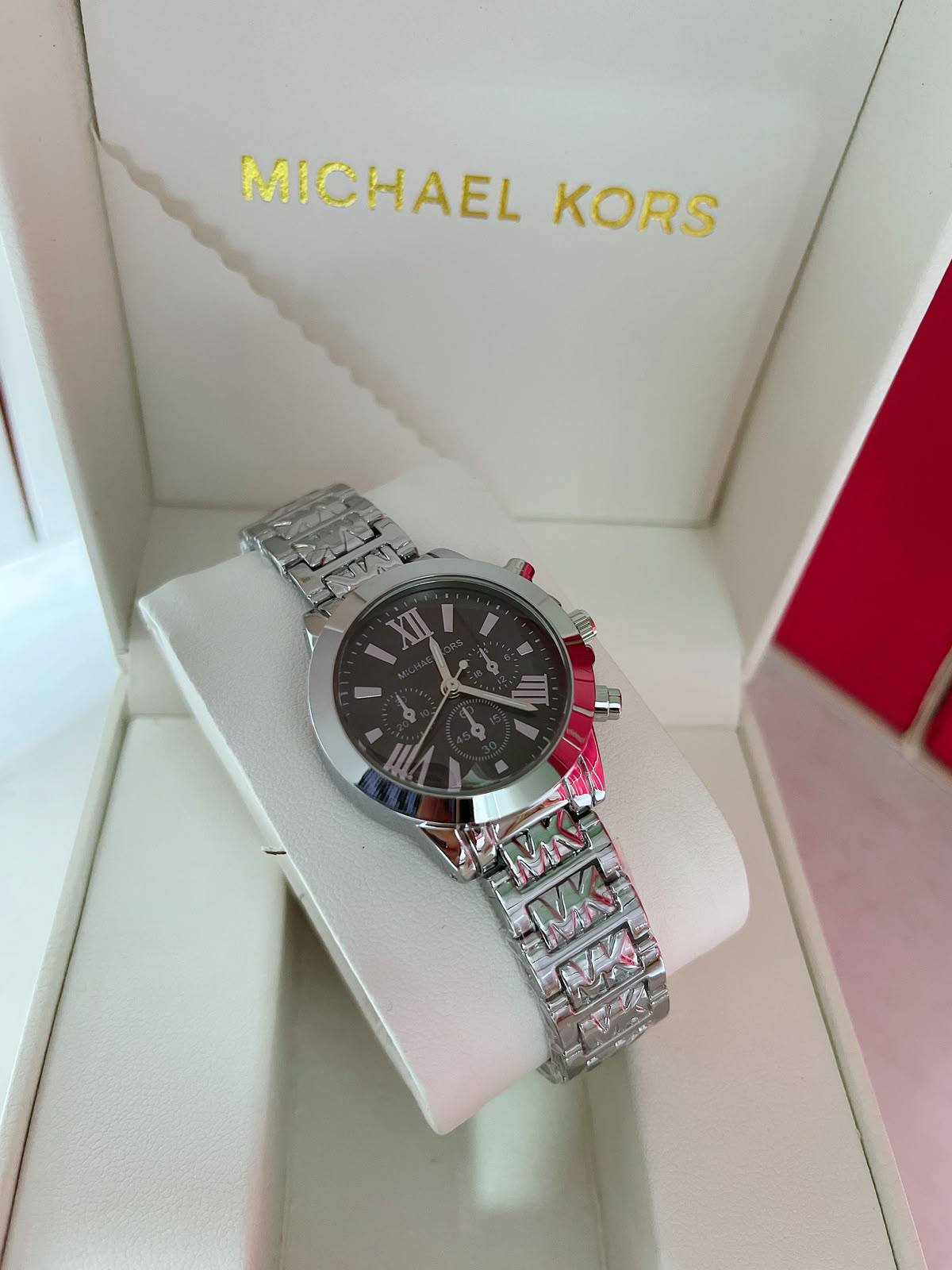 Mk ladies 

1 ps
45 dhs🇦🇪🇦🇪

Zain45
♥️♥️♥️
