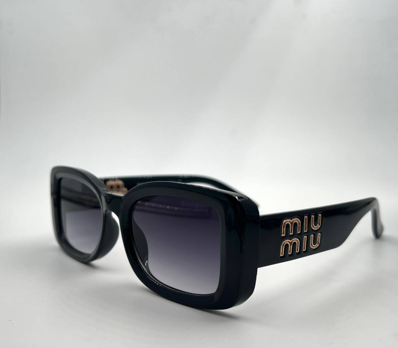 Miu Miu
good quality 💯
With master box 🗃️ 
65 dhs🪙🌨️

Zain273
♥️♥️♥️