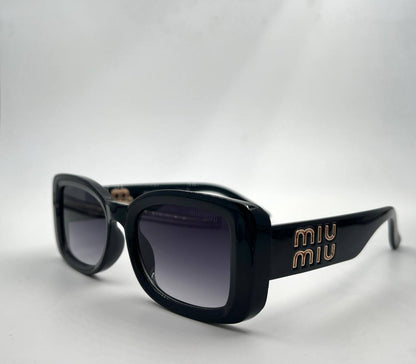 Miu Miu
good quality 💯
With master box 🗃️ 
65 dhs🪙🌨️

Zain273
♥️♥️♥️