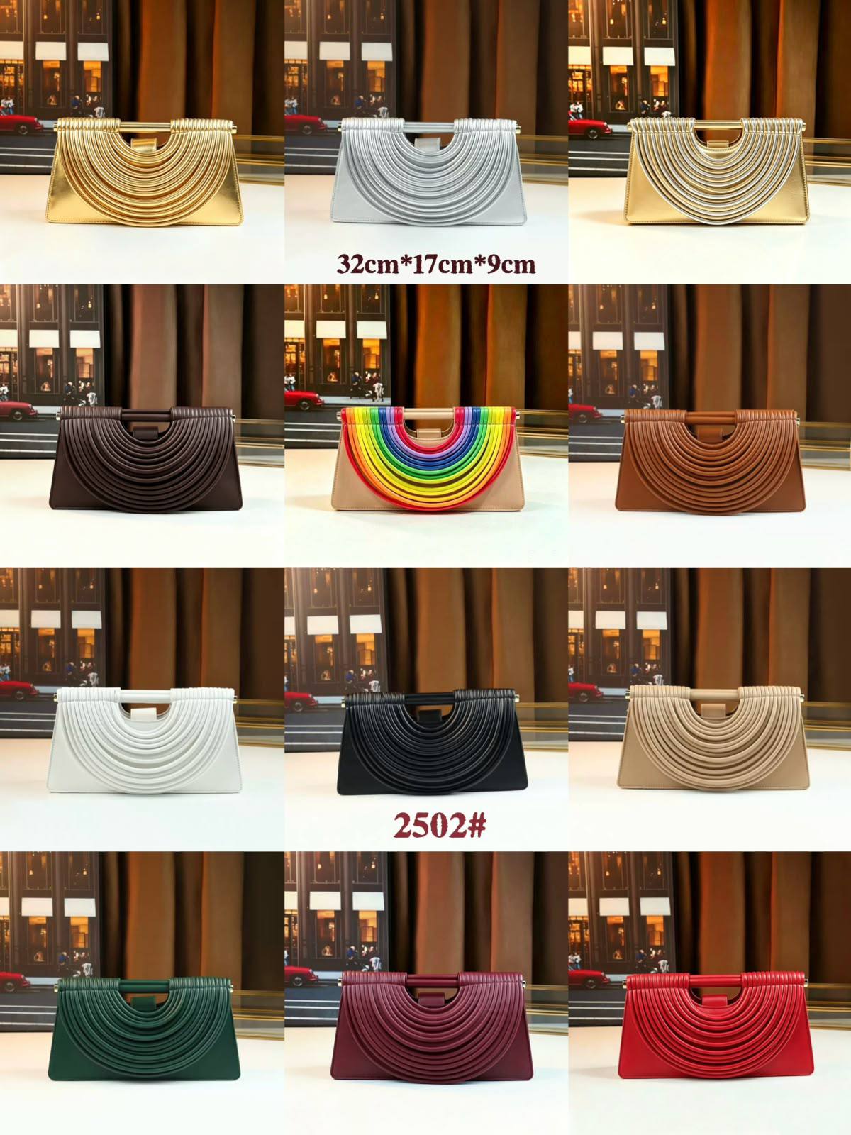 BOTTEGA NEW CAME GOOD QUALITY WITH BOX 
120 dhs✅

Zain295
♥️♥️♥️