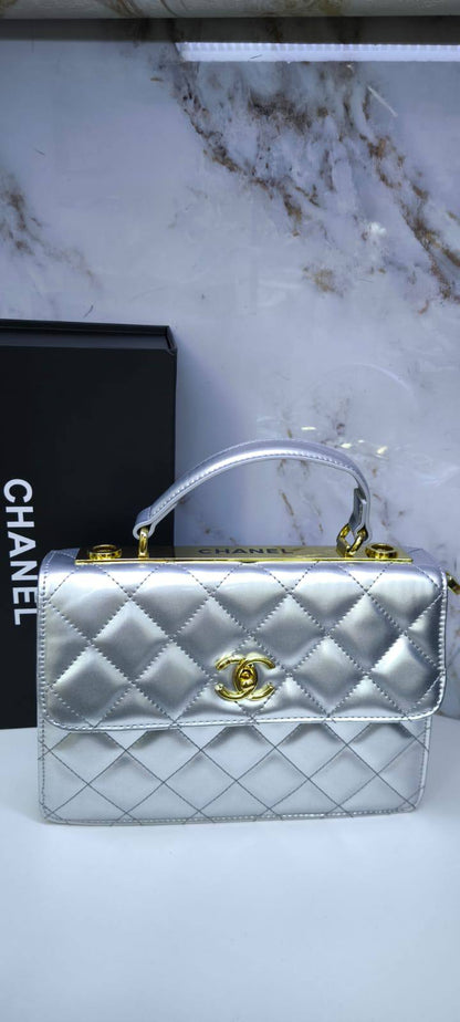 Chanel
with box
good quality
120 dhs✅

Zain203
♥️♥️♥️