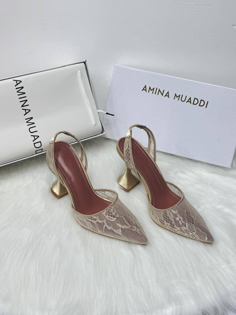 Amina Muaddi
Size 36 to 41
110 dhs🪙💚

Zain21
♥️♥️♥️