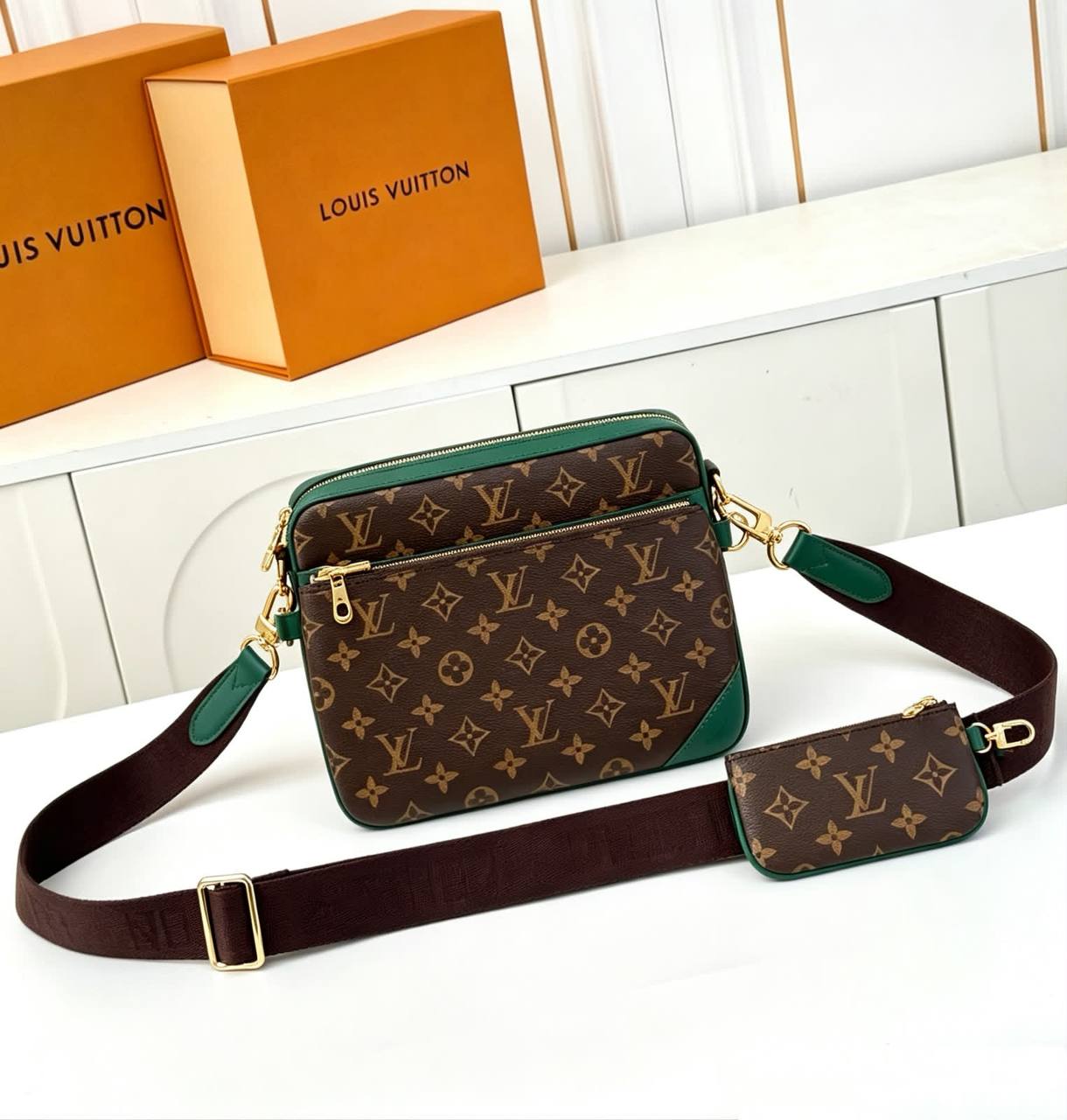 LV SLING BAG 
3 IN 1 
 GOOD QUALITY
 WITH BOX
120 dhs🇦🇪🇦🇪

Zain295
♥️♥️♥️