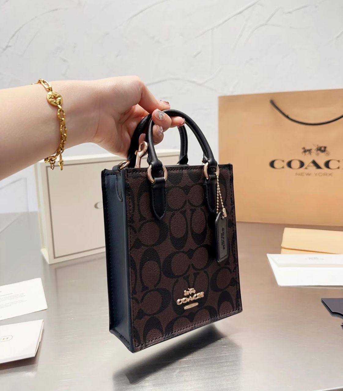 Coach
80 dhs💓

Zain35
♥️♥️♥️