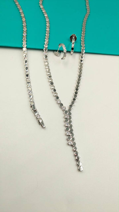 Chaumet
*Master Quality* 
*Necklace, Earrings & Bracelet*
260 dhs🇦🇪🇦🇪
with Normal Box 🎁

Zain210
♥️♥️♥️