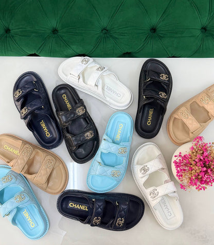 Chanel 
Vip quality 
Size:36 to 41 
450 dhs✅

Zain113
♥️♥️♥️