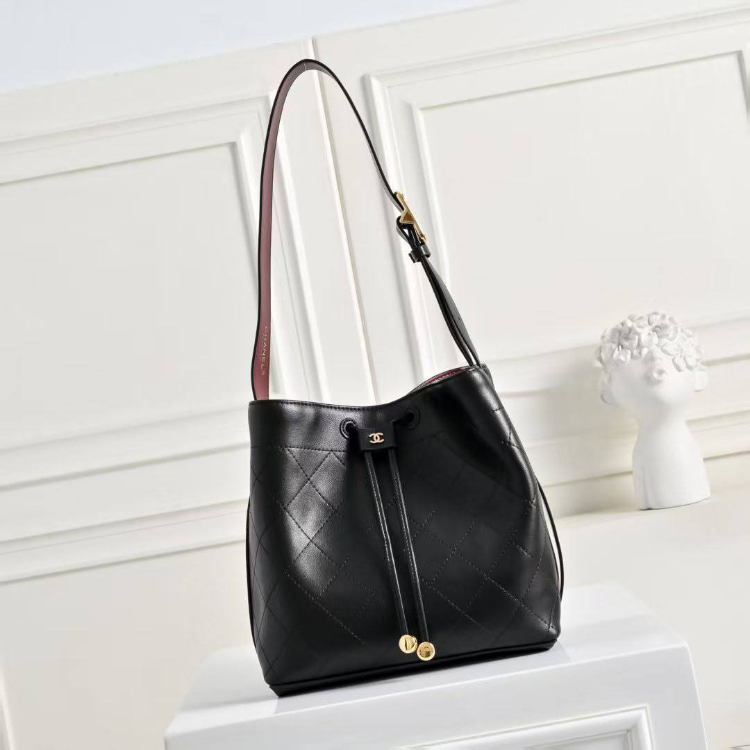 Chanel 

new arrival 
290 dhs🇦🇪🇦🇪🇦🇪

22cm❤️❤️🙋‍♂️

 Zain228
♥️♥️♥️
