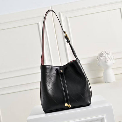 Chanel 

new arrival 
290 dhs🇦🇪🇦🇪🇦🇪

22cm❤️❤️🙋‍♂️

 Zain228
♥️♥️♥️