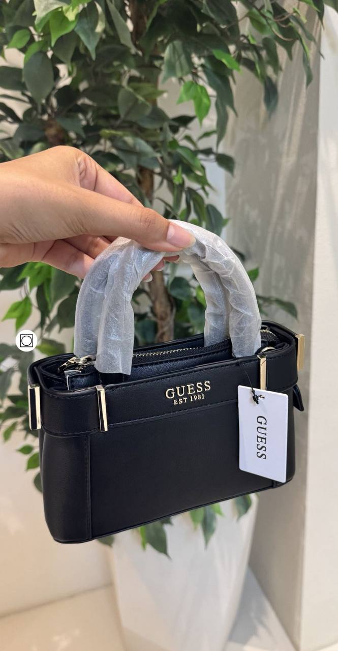 Guess
105 dhs🇦🇪🇦🇪
High-quality with box

Zain35
♥️♥️♥️