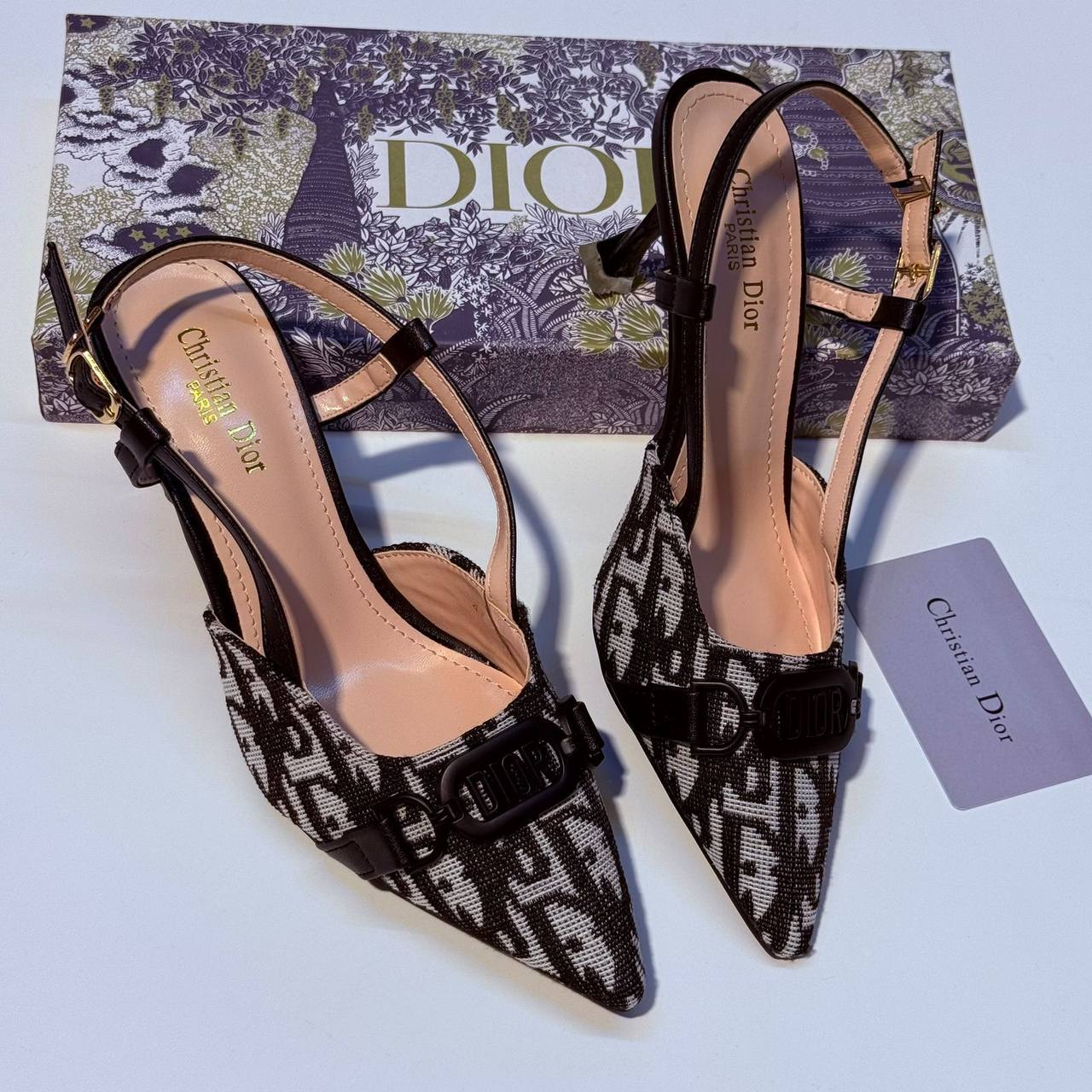 NEW CAME
DIOR HEEL
GOOD QUALITY
110 dhs✅
Size 36 TO 41

Zain40
♥️♥️♥️