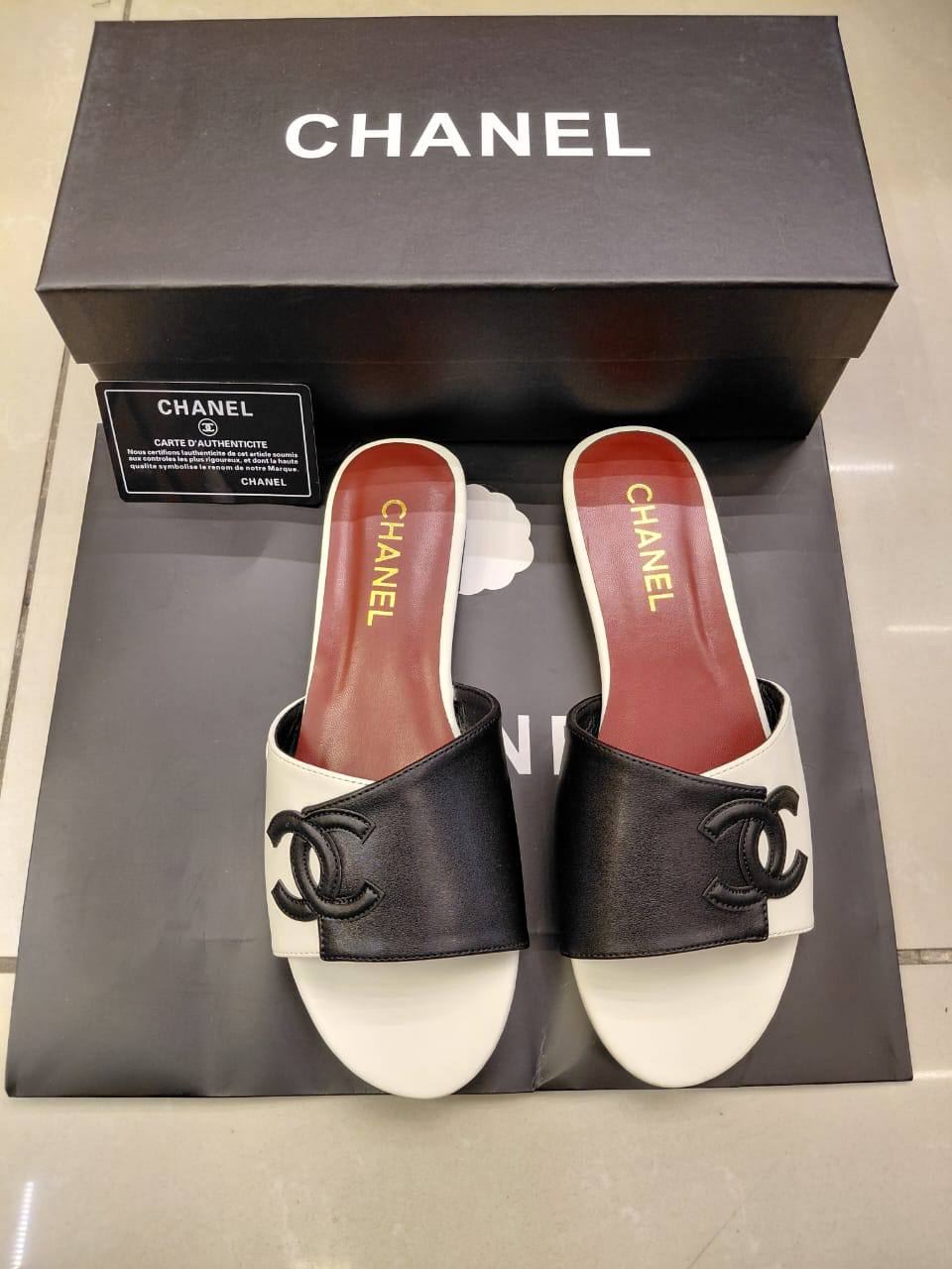 Chanel Slipper
High Quality 
Size 36 to 41
100 dhs🇦🇪🇦🇪

Zain16
♥️♥️♥️