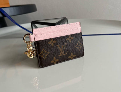 LV card holder
💝*Super Master*💝
320 dhs✅

Zain275
♥️♥️♥️
