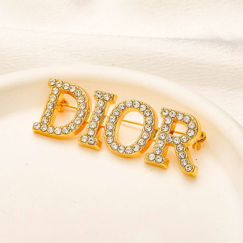 New arrival branded Brooches 
30 dhs🪙🌨️
40 dhs🪙🌨️

pc with branded box and paper bag🎁🎁🎁

Zain243
♥️♥️♥️