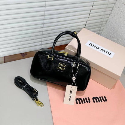 MIU MIU

BEST QUALITY 

WITH BOX’S 
🎁🎁🎁

90 dhs✅
SIZE 23CM

Zain290
♥️♥️♥️
