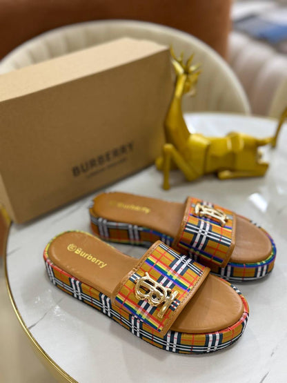 Burberry
Size 37to41    
55 dhs✅

Zain163
♥️♥️♥️