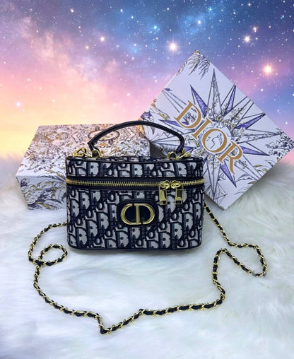 Dior
80 dhs✅

with box
🎁🎁🎁

Zain38
♥️♥️♥️