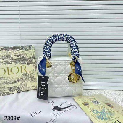 Dior
17.*15*10 cm
With box 
90 dhs🇦🇪🇦🇪

Zain17
♥️♥️♥️