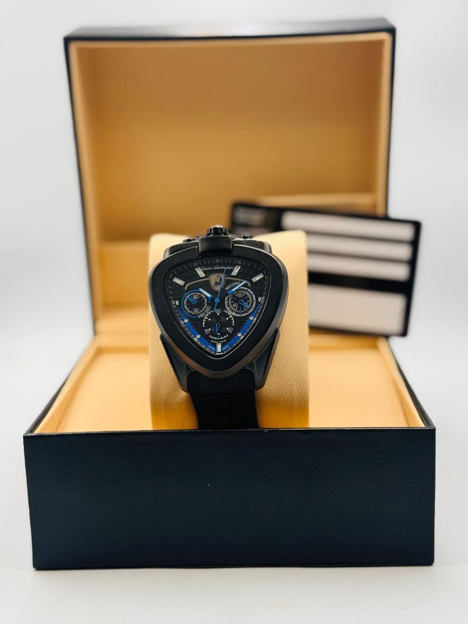 Lumborghini Men* 🤩🤩
*offer price 
65 dhs🪙💚

Zain08
♥️♥️♥️