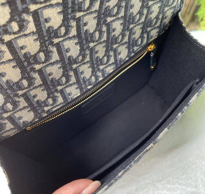 DIOR 
High Quality
NEW CAME  

WITH BOX  
🎁🎁🎁

180 dhs🪙

Zain39
♥️♥️♥️