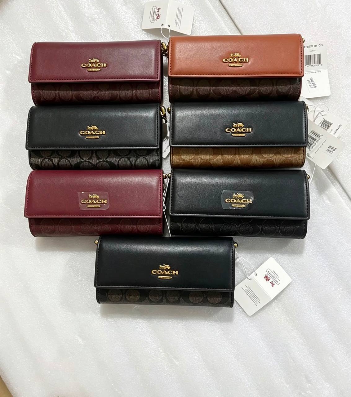 Coach
90 dhs💛
good-quality with box

Zain35
♥️♥️♥️
