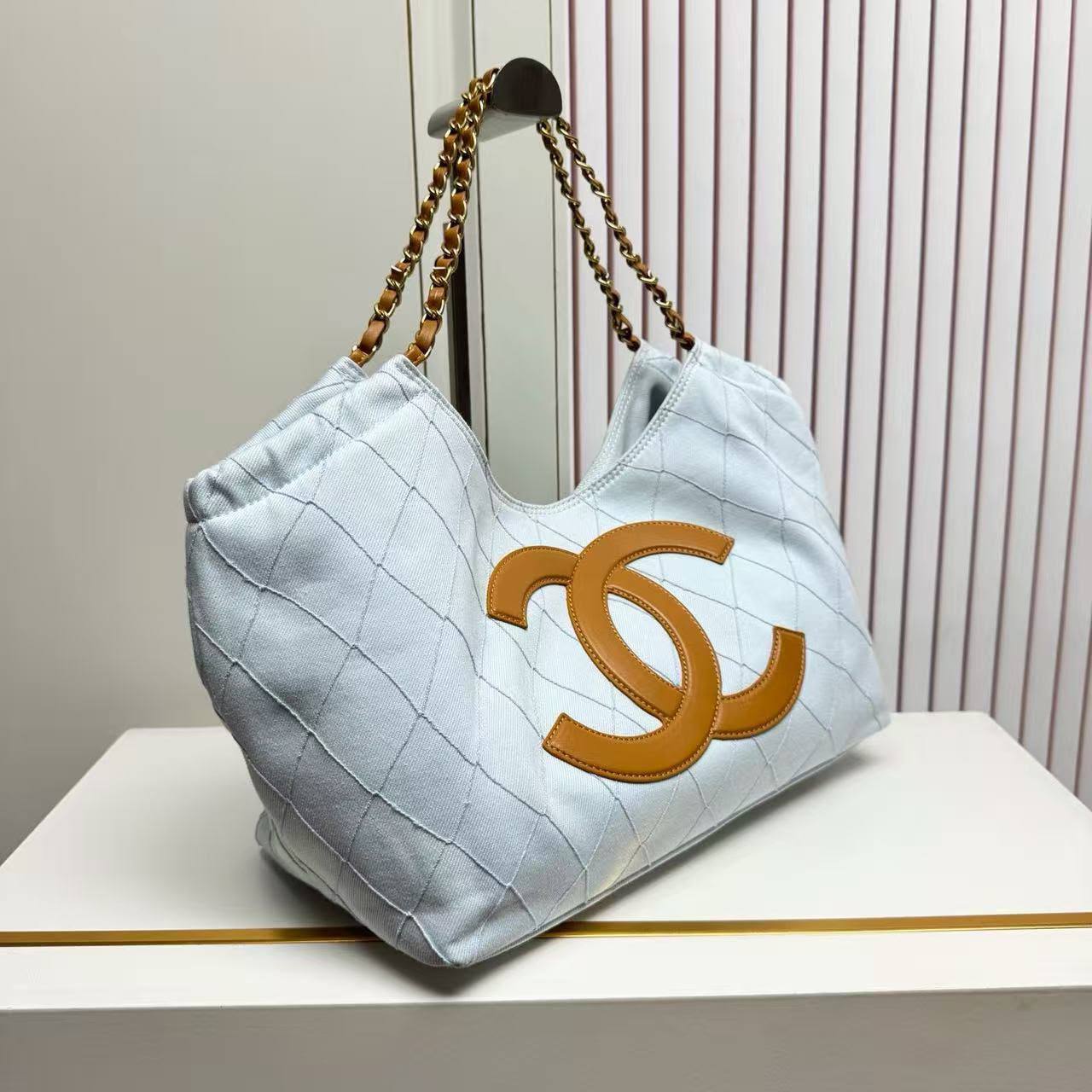 CHANEL 
MASTER QUALITY
365 dhs🇦🇪🇦🇪

Zain39
♥️♥️♥️
