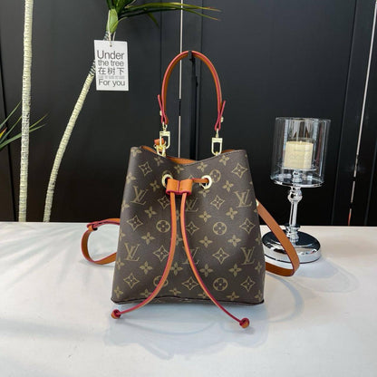 LV
22*22*14cm
75 dhs🇦🇪🇦🇪

Zain17
♥️♥️♥️