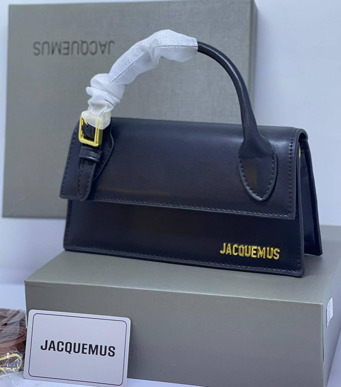 Jacquemus

95 dhs🗽

With box
🎁🎁🎁

Zain175
♥️♥️♥️