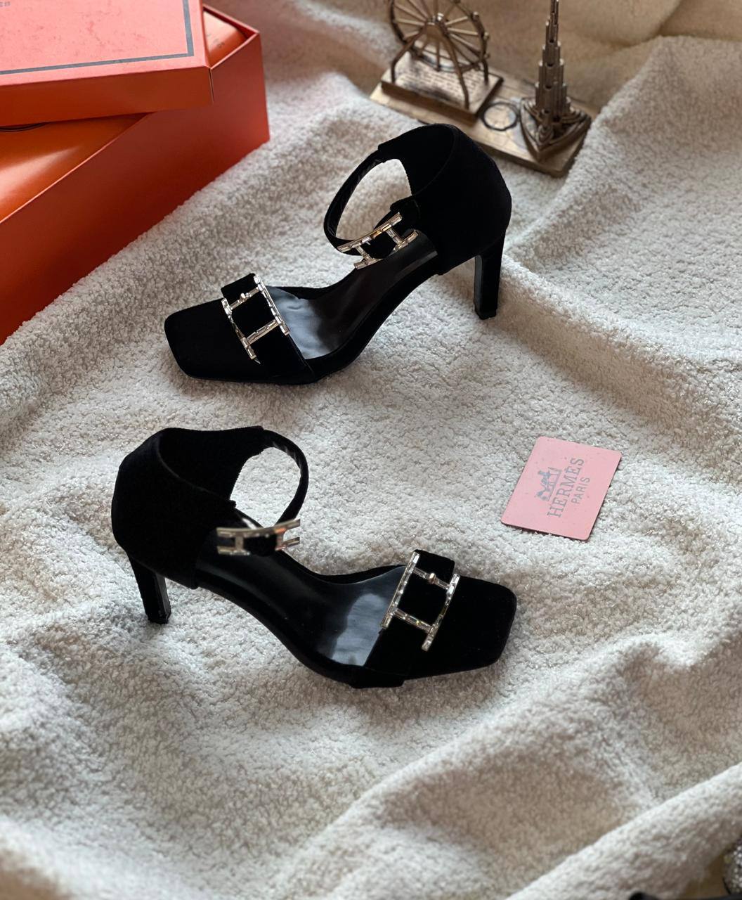 New. Hermes heel

   Size  .  36.  to 41

90 dhs❣️

Zain80
♥️♥️♥️
