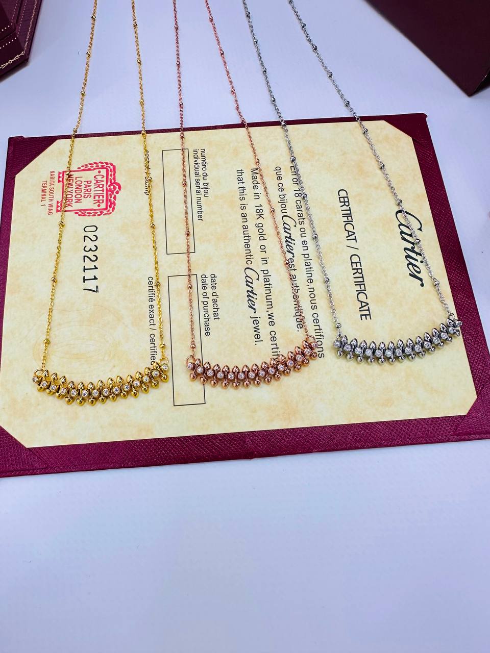 CARTIER ❤️‍🔥*
Necklace ✨
Earring 🦋
Master quality 💯
With normal boxes 🗃️ 
90 dhs💓
With master box 📦 
130 dhs💓

Zain216
♥️♥️♥️