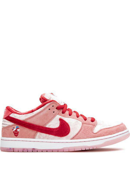 Nike SB Dunk Low Pro "Strangelove"❤️
Size 36-45 AVAILABLE 🤩
220 dhs🪙💕

Zain242
♥️♥️♥️