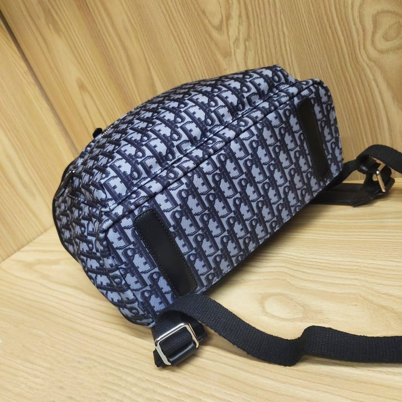 DIOR 
BACKPACK 
GOOD QUALITY
95 dhs✅

Zain295
♥️♥️♥️