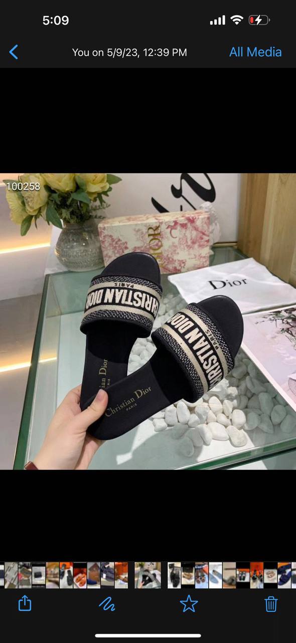 Dior 
Size 36-42
80 dhs🇦🇪

Zain241
♥️♥️♥️