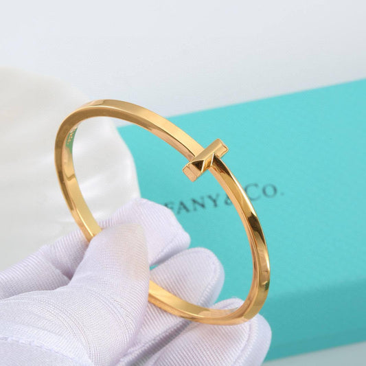 Tiffany  🦋
Bangle❤️‍🔥
Master quality 💯

With normal boxes 📦 
50 dhs🪙

With master box 🗃️ 
75 dhs🪙

Zain216
♥️♥️♥️