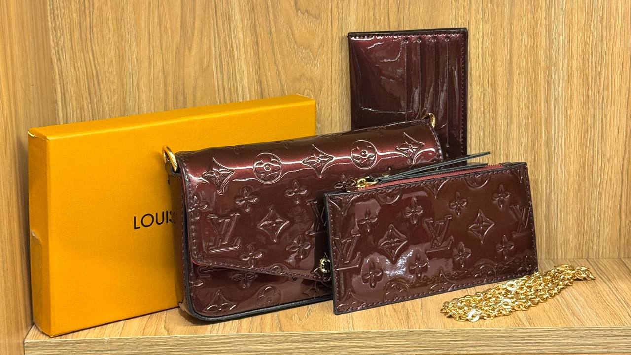 LV
Best quality 

with box 
🎁🎁🎁

85 dhs✅


size 18Cm

Zain290
♥️♥️♥️