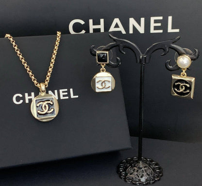 115 DHS🌺
SET ✨💫
MASTER
With Box And Paper BAG🛍️🎁

Zain89
♥️♥️♥️