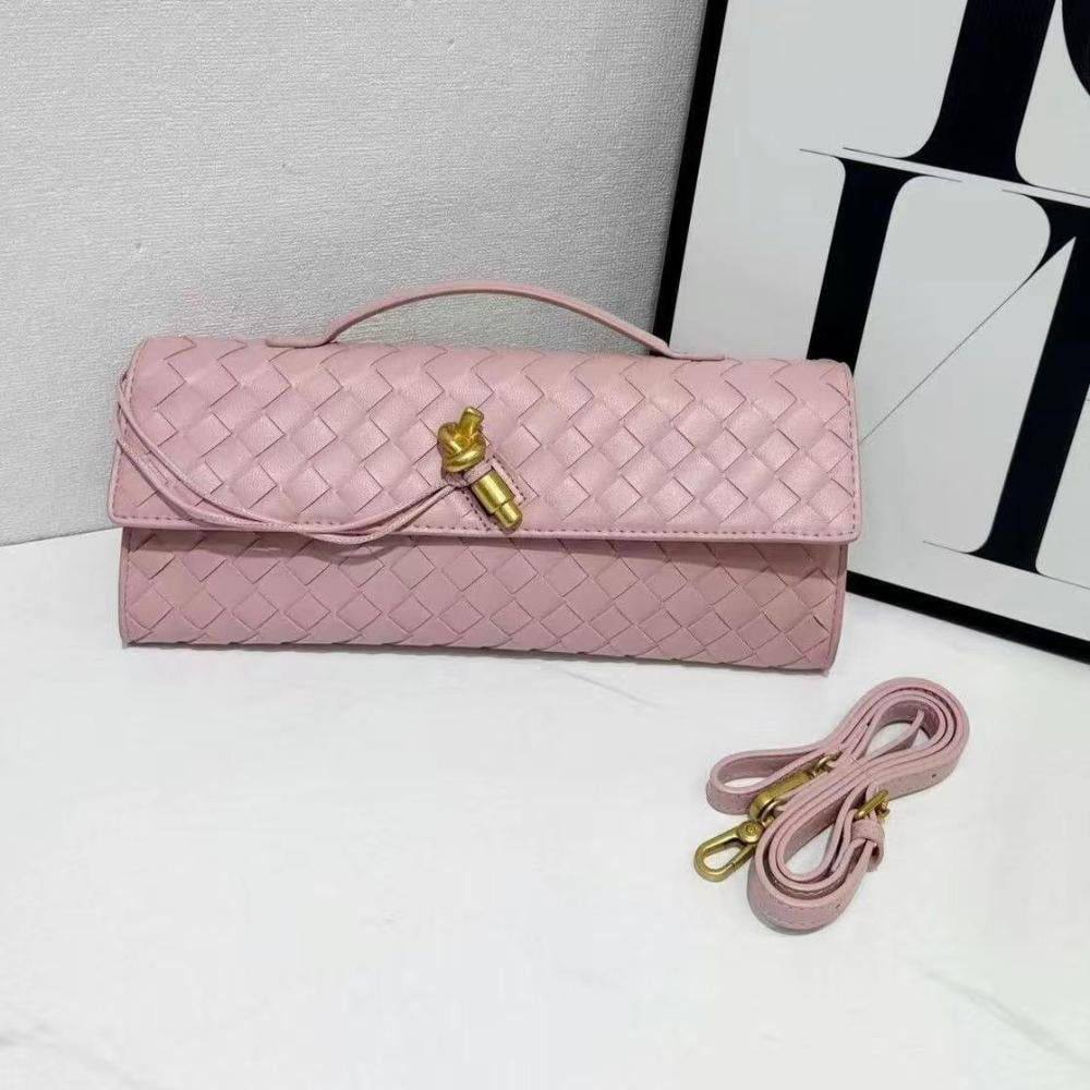 Bottega
105 dhs❣️

with box
🎁🎁🎁

size 30×4×13cm

Zain42
♥️♥️♥️