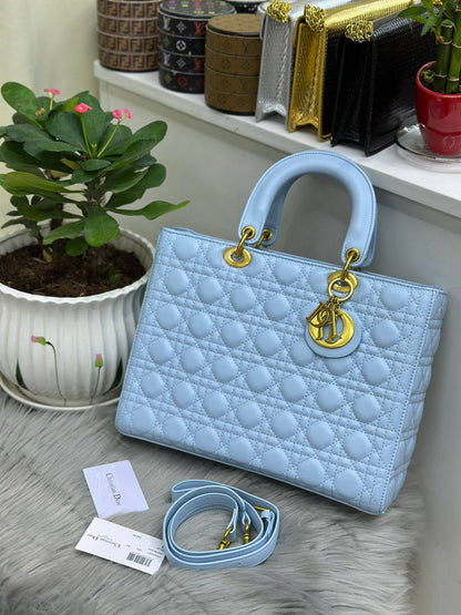 DIOR
SIZE  ………32CM 🥰
120 dhs❣️

Zain224
♥️♥️♥️
