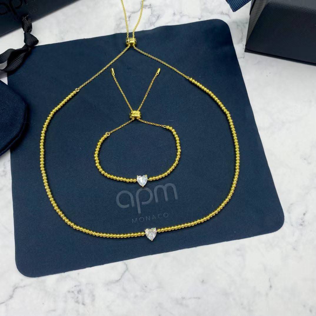 Apm 😍*
Necklace 💥
Earring 🦋
Bracelet 💥
Ring 💍 available size👇
6,7,8,9
Master quality 💯
With normal boxes 🗃️ 
280 dhs🇦🇪🇦🇪

With master box 📦 
310 dhs🇦🇪🇦🇪

Zain216
♥️♥️♥️