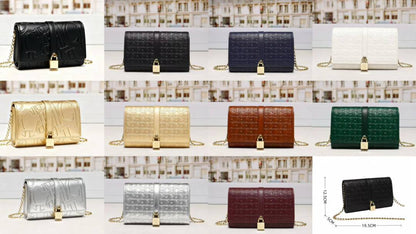 CH
95 dhs🪙
size：19.5×12.5×5cm

Good quality 

with box
🎁🎁🎁

Zain39
♥️♥️♥️