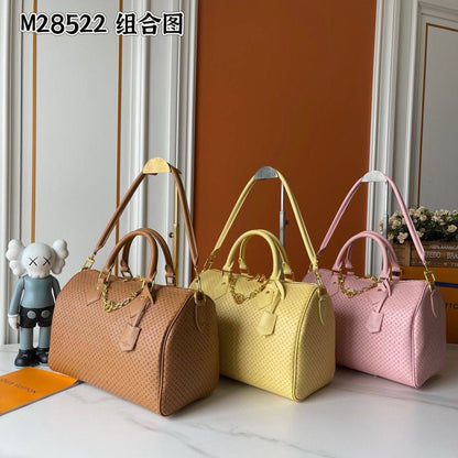 Lv Speedy 
Master🌺🌺
30cm
270 dhs✅

Zain114
♥️♥️♥️
