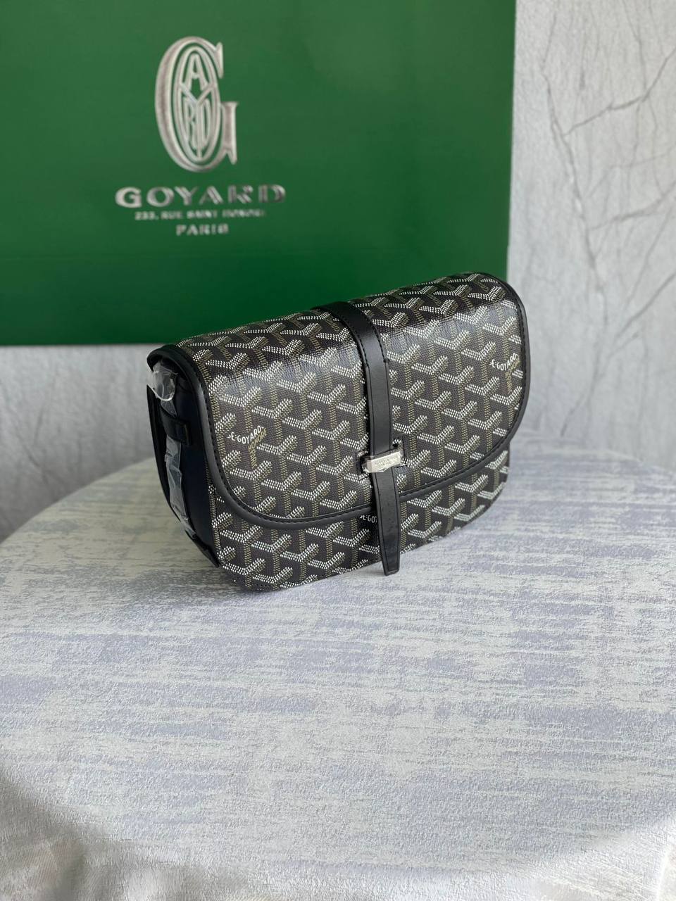 GOYARD                                                                   *Messenger bag*                                                                                 *Master quality*                 
450 dhs🪙🖤

Zain179
♥️♥️♥️