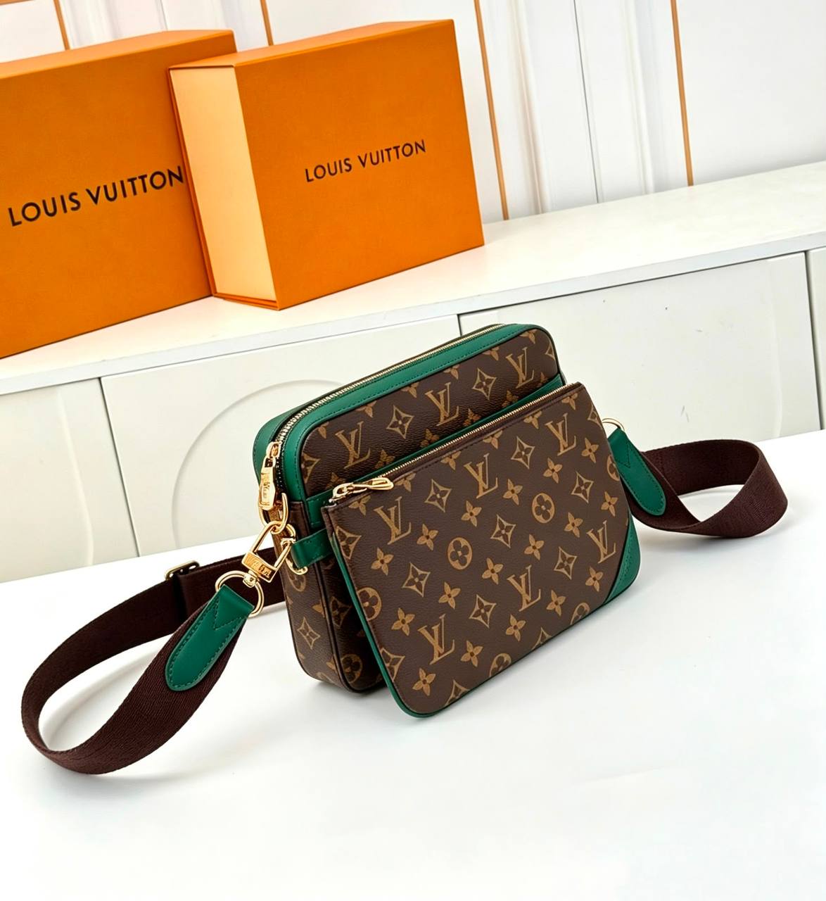 LV SLING BAG 
3 IN 1 
 GOOD QUALITY
 WITH BOX
120 dhs🇦🇪🇦🇪

Zain295
♥️♥️♥️