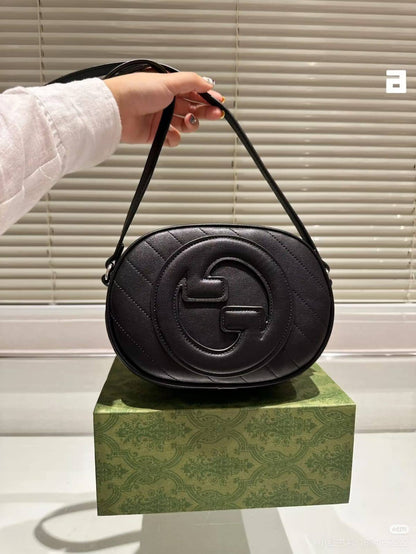 Gucci

190 dhs🇦🇪🇦🇪

Zain10
♥️♥️♥️