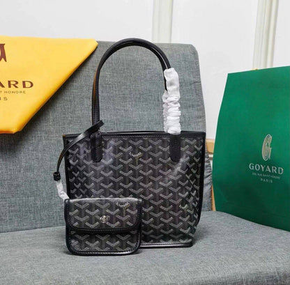 Goyard
Small     70 dhs🪙🖤
Medium 80 dhs🪙🖤
Large      85 dhs🪙🖤

Zain41
♥️♥️♥️