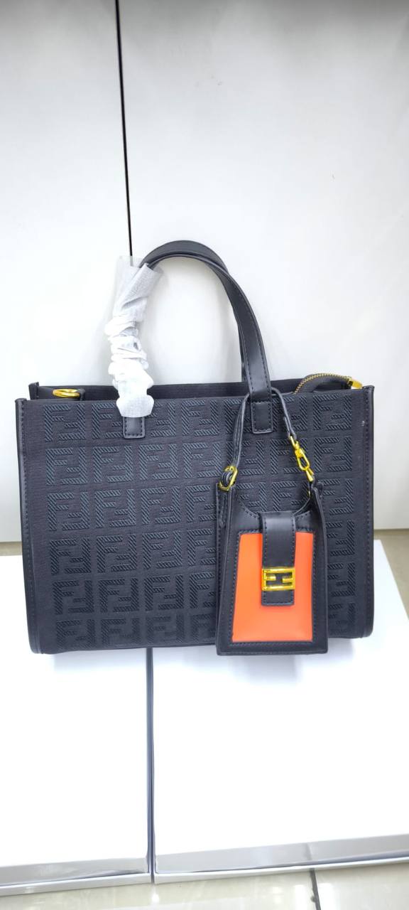 Fendi
95 dhs✅

Zain203
♥️♥️♥️