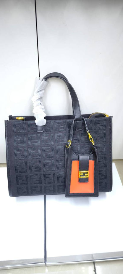 Fendi
95 dhs✅

Zain203
♥️♥️♥️