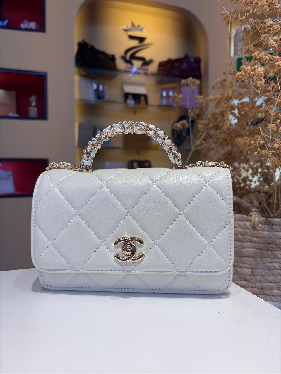 Chanel
100 dhs💓

Zain158
♥️♥️♥️