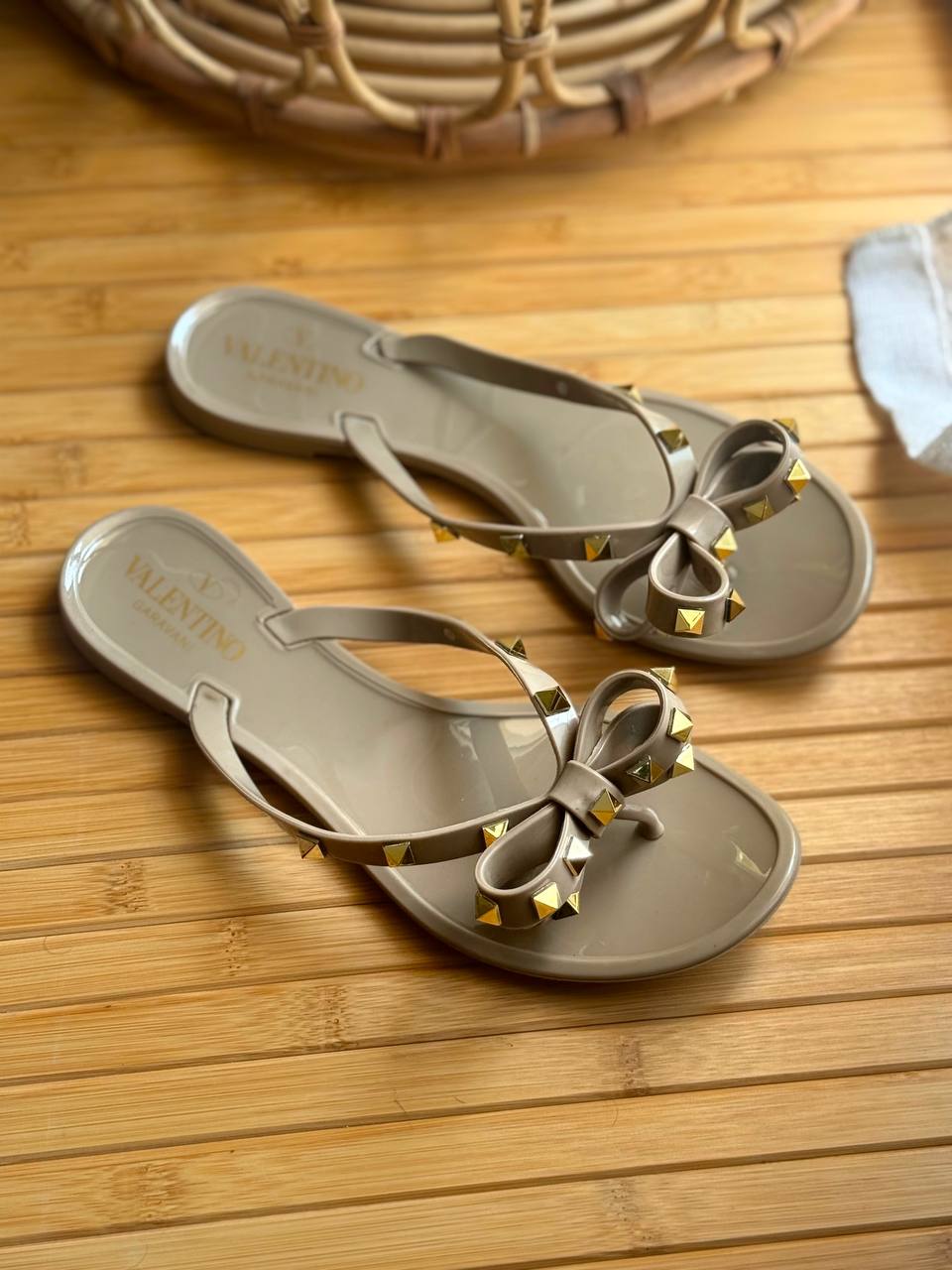 Valentino
AA Quality
𝗦𝗶𝘇𝗲 𝟯𝟲 𝘁𝗼𝗼 𝟰𝟭 
450 dhs🇦🇪🇦🇪

Zain303
♥️♥️♥️