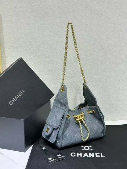 CHANEL 

HIGH QUALITY  

WITH BOX 
🎁🎁🎁

120 dhs✅
20cm

Zain39
♥️♥️♥️