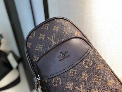 Men’s bag new came 
good quality 

with box 
🎁🎁🎁

100 dhs👑

Zain39
♥️♥️♥️